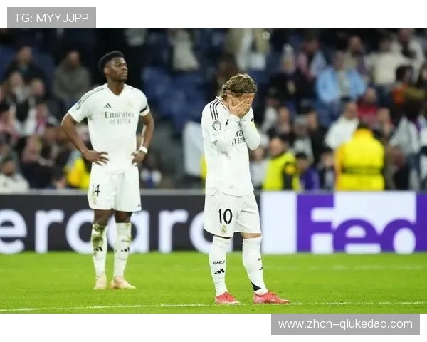 终场哨响,克罗地亚老将莫德里奇跪地掩面 终场哨响,克罗地亚老将莫德里奇跪地掩面