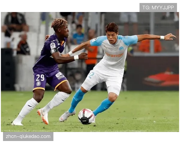 评论观点:足球游戏与现实观赛的界限模糊,法甲推出官方“虚拟主场”引争议